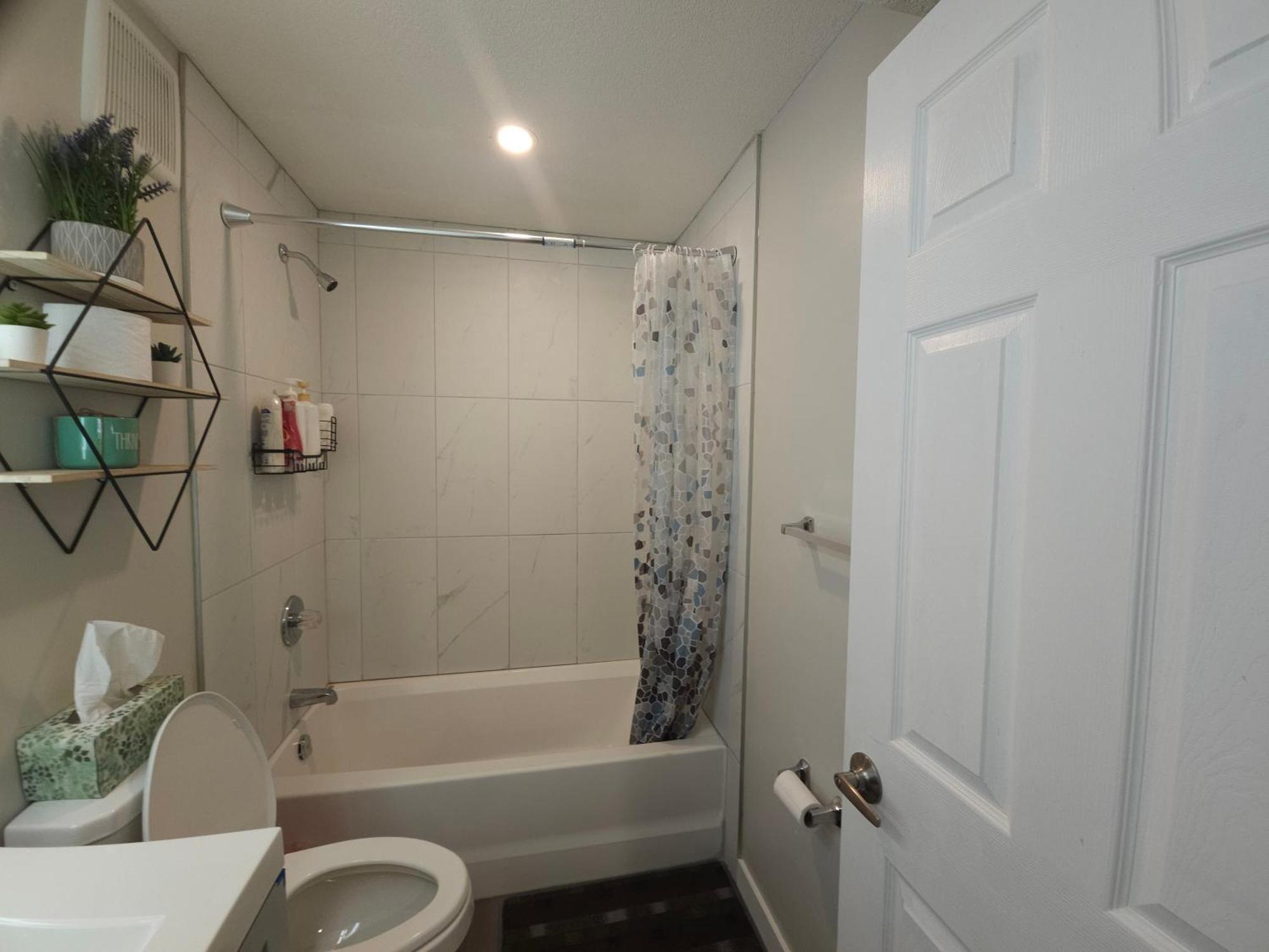 Cozy 2 Bedroom Suite, Queen Beds, Near The Airport เอดมันตัน ภายนอก รูปภาพ