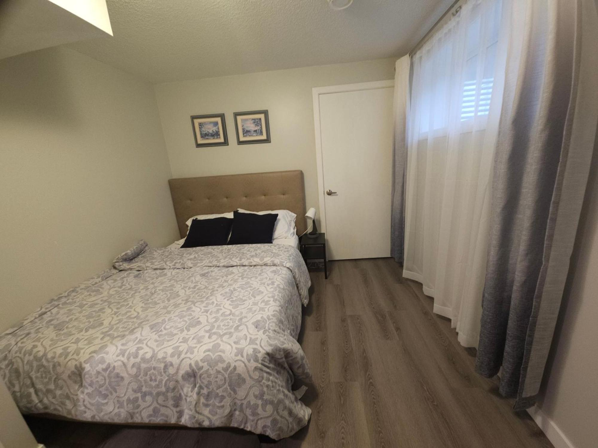 Cozy 2 Bedroom Suite, Queen Beds, Near The Airport เอดมันตัน ภายนอก รูปภาพ