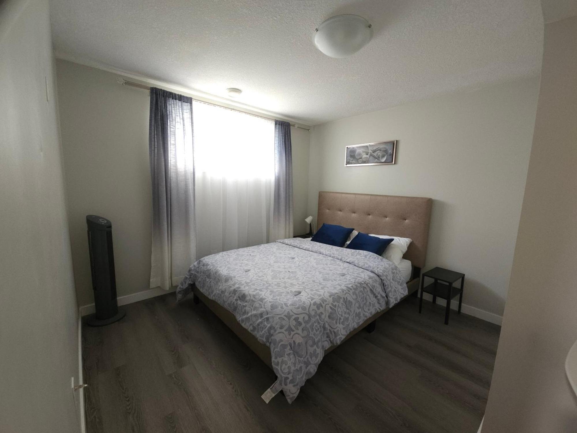 Cozy 2 Bedroom Suite, Queen Beds, Near The Airport เอดมันตัน ภายนอก รูปภาพ